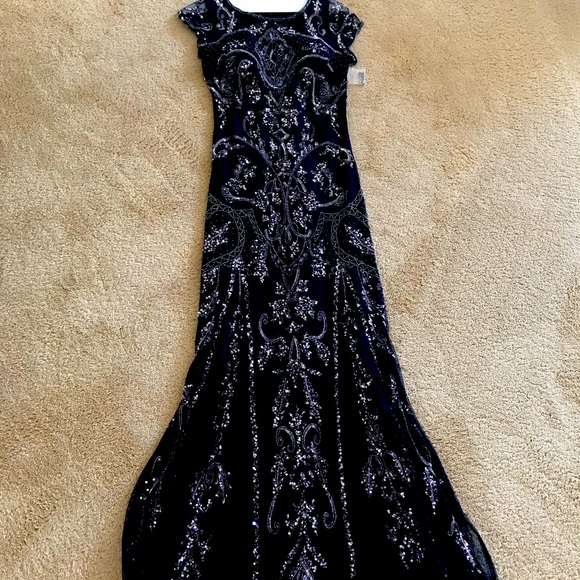 Mother of the Bride / Groom Dress. Beaded. Size 6 - Picture 1 of 5